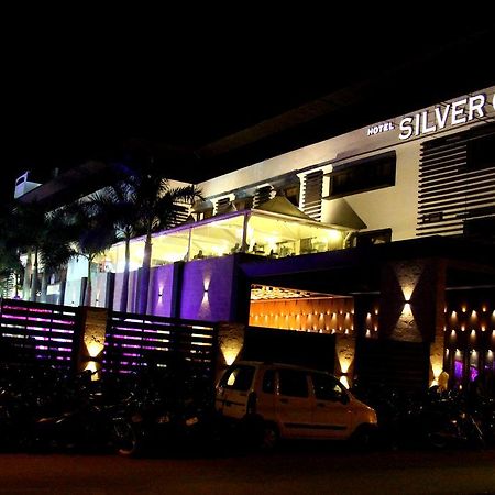 Hotel Silver Oak Bilāspur Exteriör bild