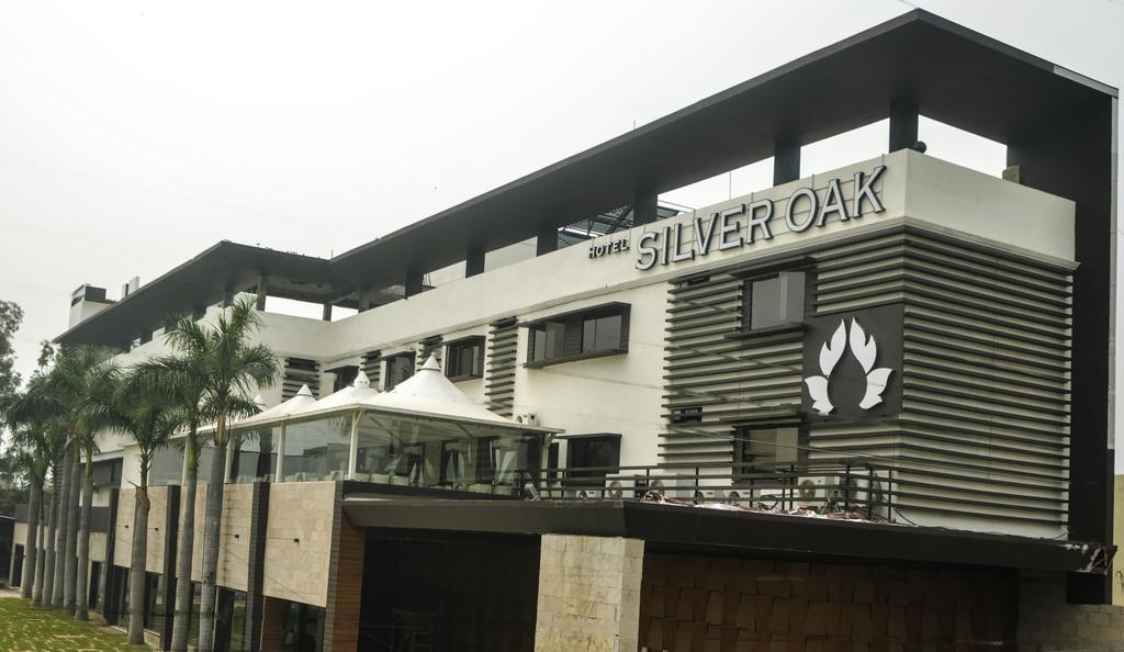 Hotel Silver Oak Bilāspur Exteriör bild