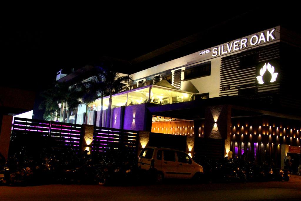 Hotel Silver Oak Bilāspur Exteriör bild